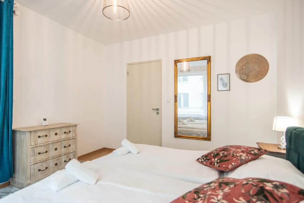 Apartment with Balcony - photo 3
