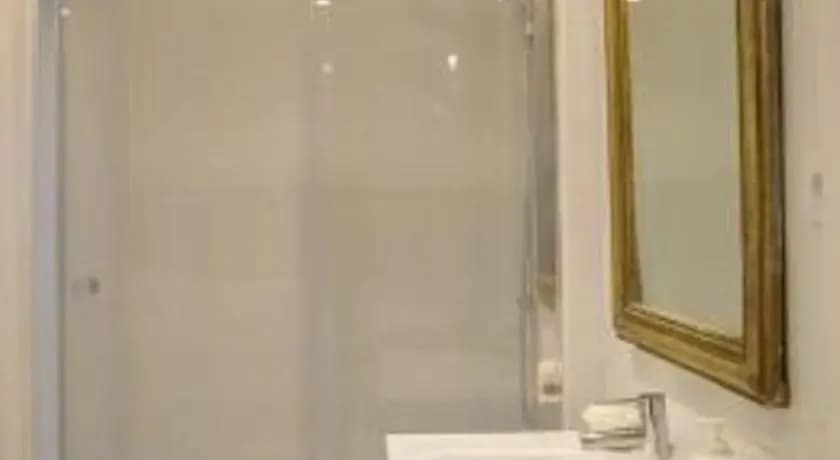 One-Bedroom Apartment Downtown - photo 7