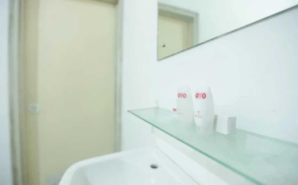 OYO 150 Harmoni Residence - photo 9