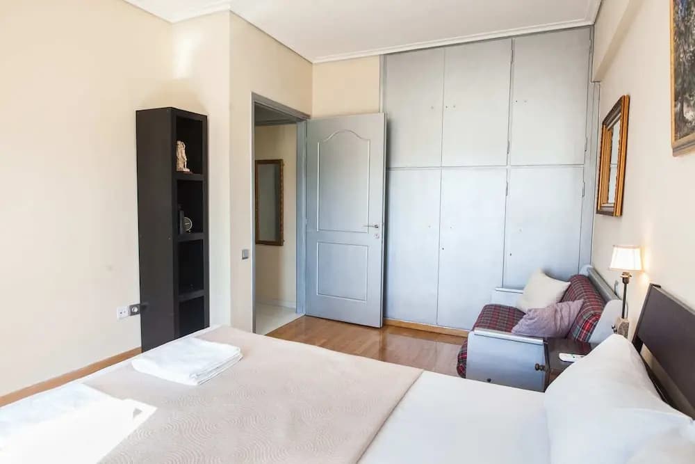 Gorgeous 2 bedrooms apt at Exarcheia - photo 2