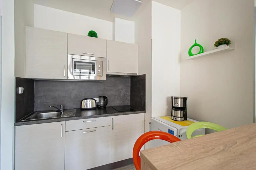 Executive Bright Apt. by Ruterra - photo 8