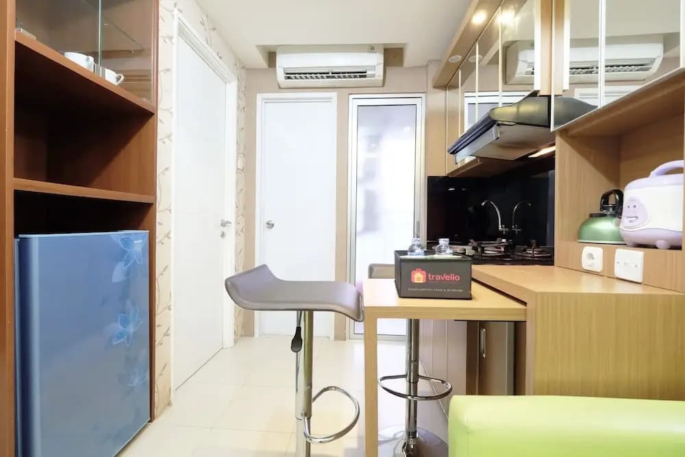 Extravaganza 2BR Bassura City Apartment - photo 12