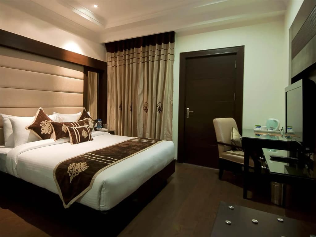 Hotel S K Crown Park - photo 9