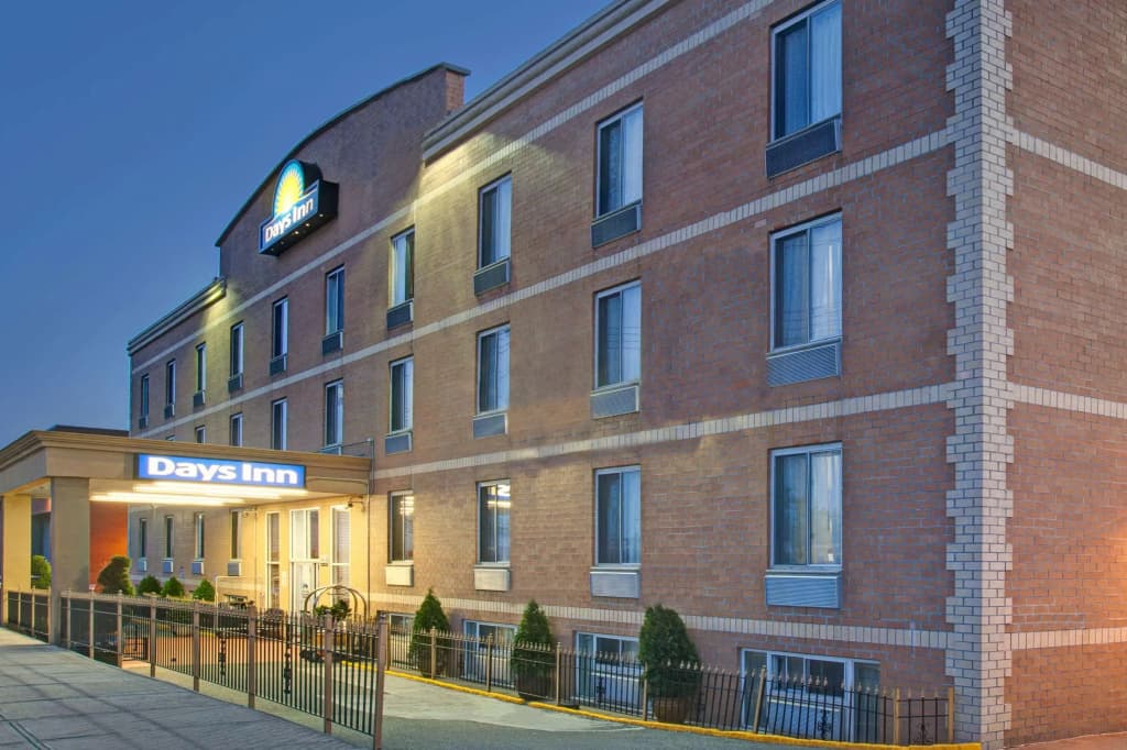 Days Inn by Wyndham Jamaica / JFK Airport - photo 1