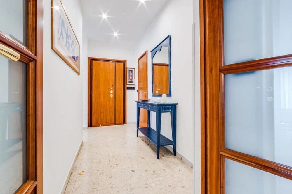 Large Bright Flat 15 Mins From Castel Sant'angelo - photo 2