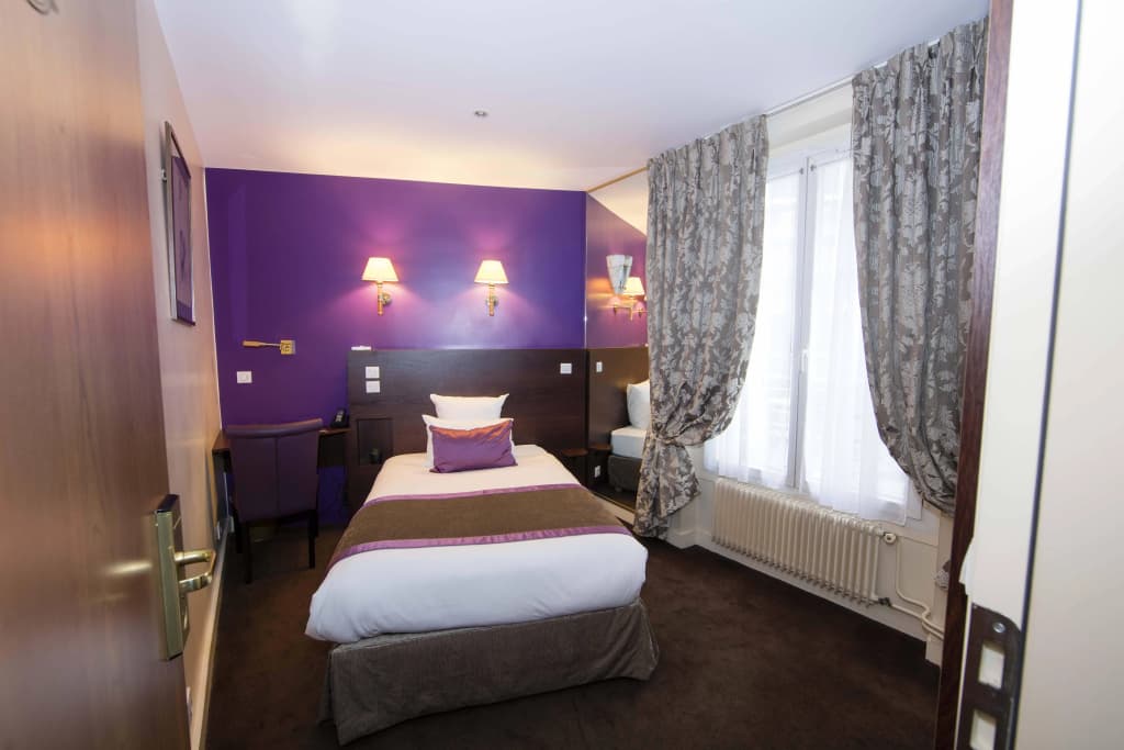 Queens Boutique Hotel - photo 3