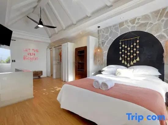 Private 1BR Designer Villa Central Canggu extra Office Room - photo 1