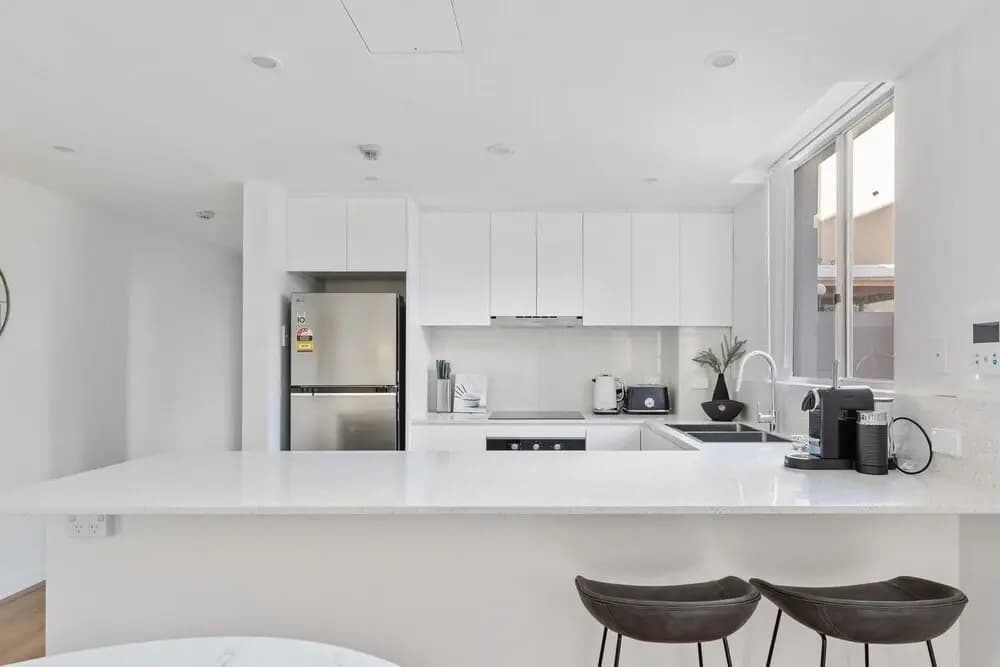 Stylish 2-bed Apartment With Pool in Camperdown - photo 10
