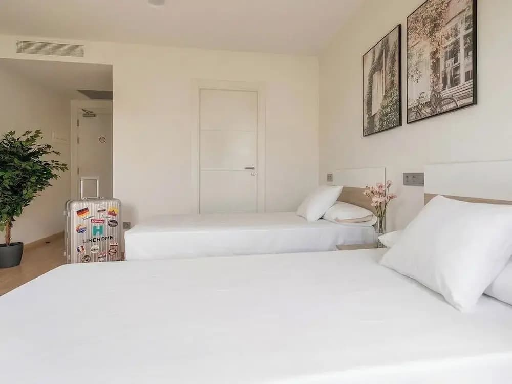 Limehome Barcelona Carrer de Fontcoberta - photo 25