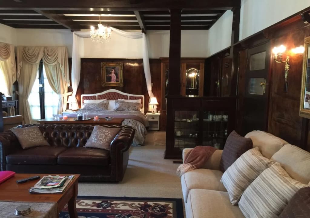 Corner Manor Leura - main photo