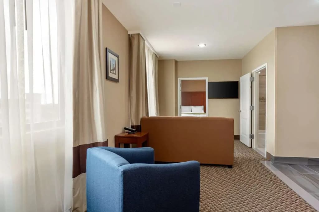 Comfort Inn & Suites near JFK Air Train - photo 4