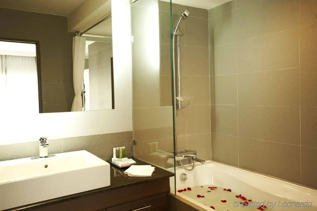 Sukhumvit Suites Hotel - photo 26