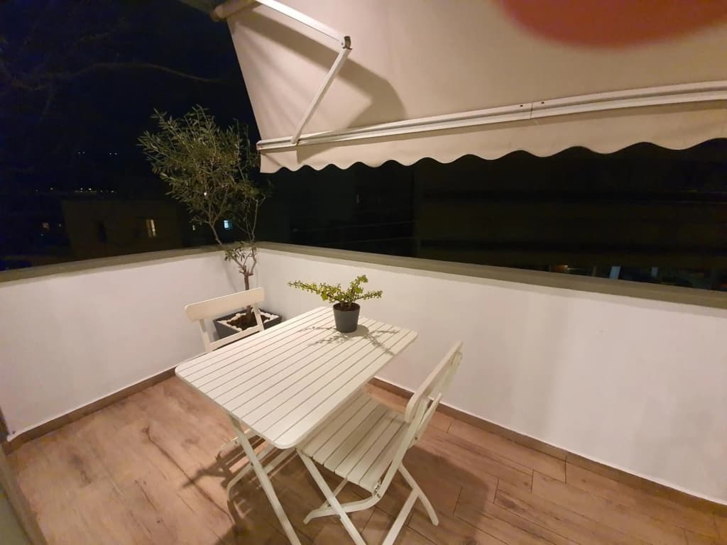 Tony's suite with parking - photo 10