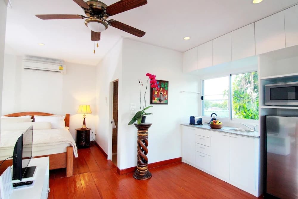 Apartment Sojourn - photo 16
