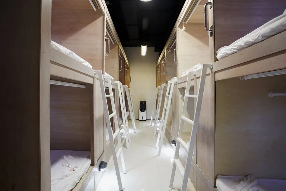 WhyNot Backpackers Capsule Hostel - photo 4