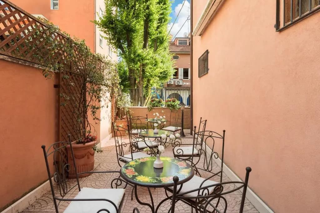 Hotel Garibaldi - photo 18