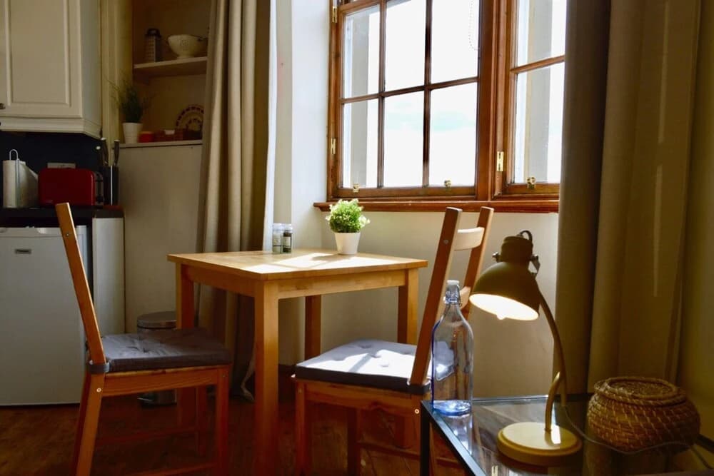 Sophisticated and Bright One Bed in Leith - photo 3