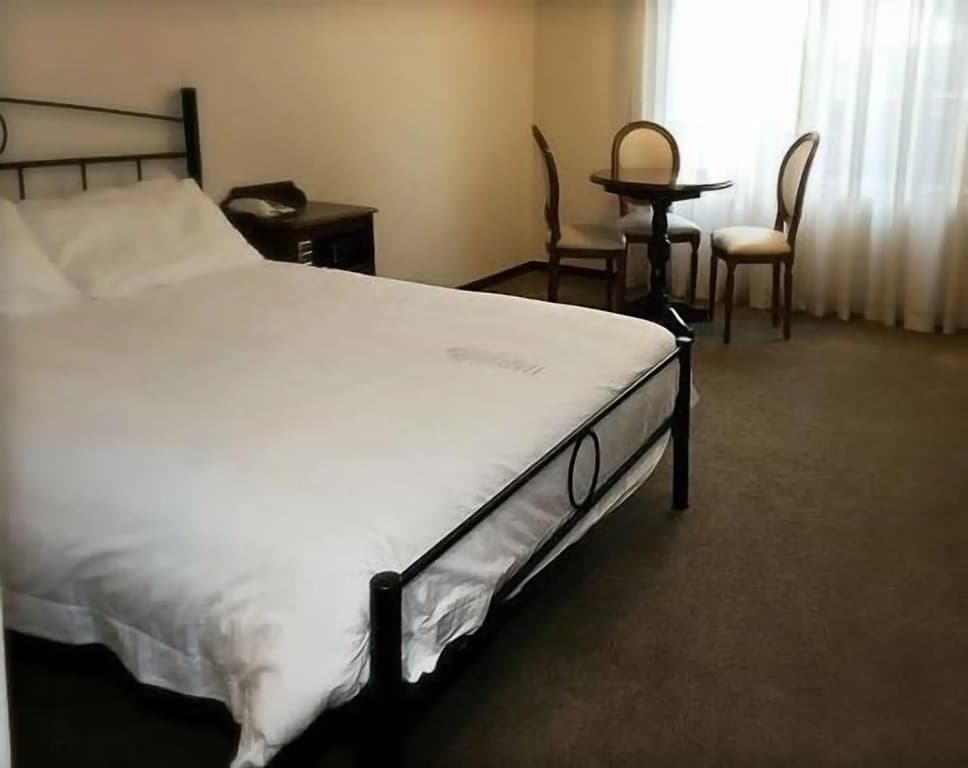 Elizabethan Lodge - photo 4