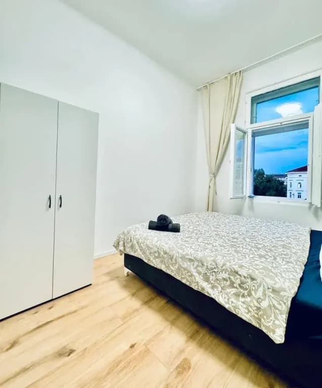 Stylish 4BR Apt Near Westbahnhof - photo 34