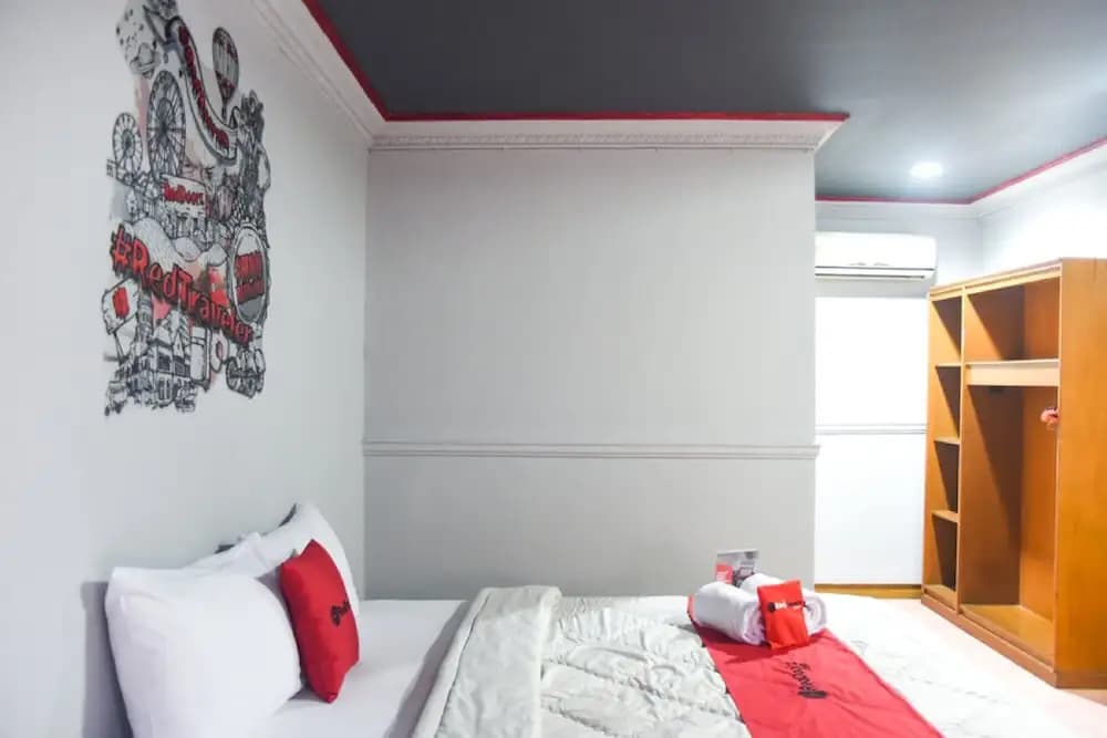 RedDoorz Plus near RSCM Jakarta - photo 5