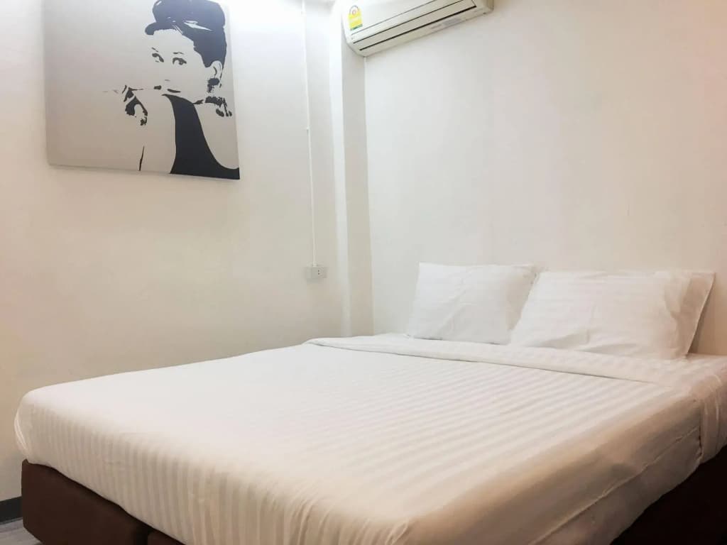 The Rabbits Hole Hostel - photo 3