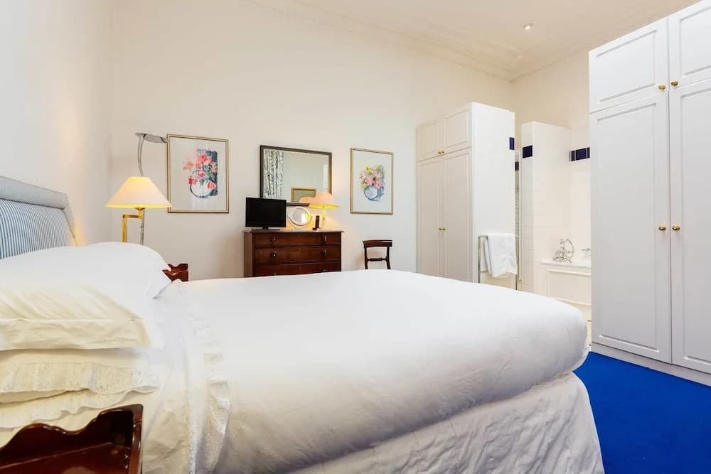 Queen's Gardens Flat - photo 2