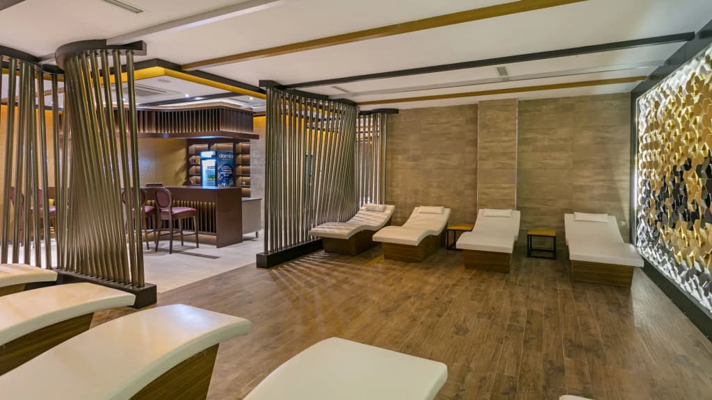 B Business Hotel & Spa - photo 2