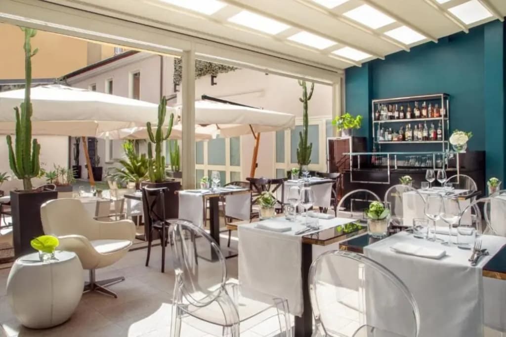 The Guardian Hotel - photo 8