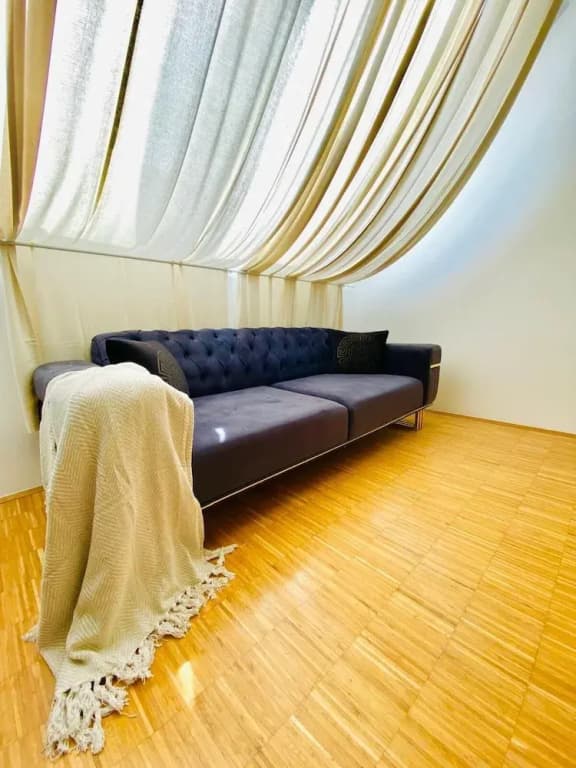 Comfy 3BR Apt With Living Room Balcony - photo 8