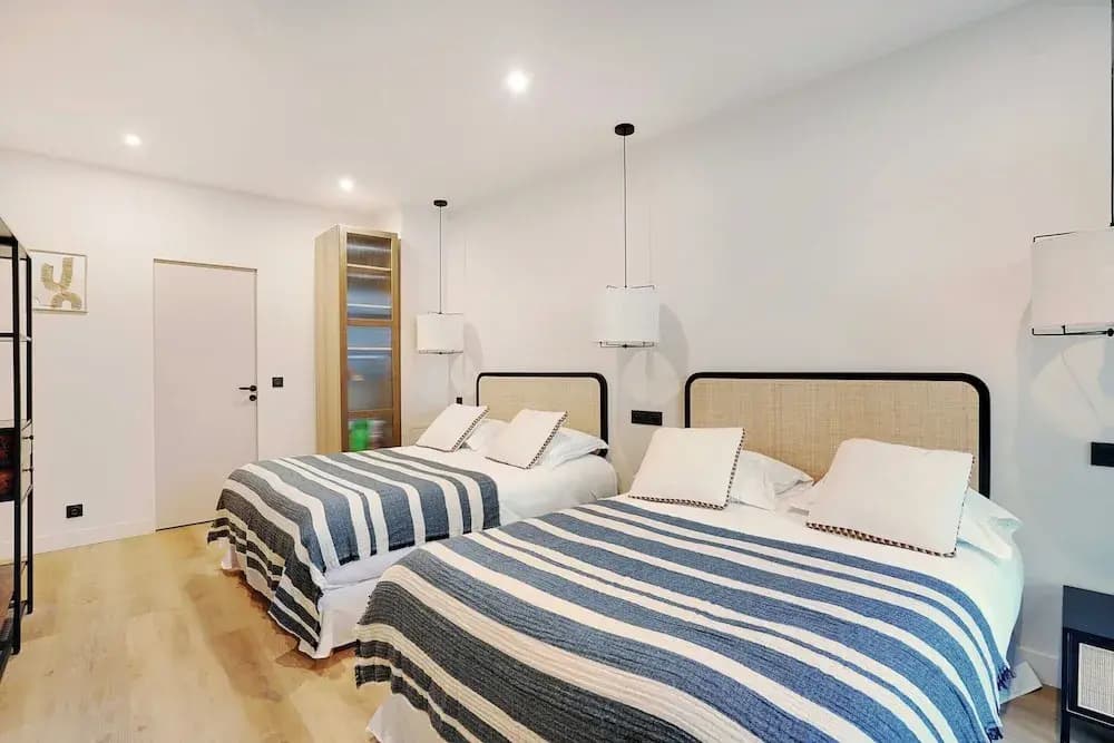 Spacious Apartment - 2BR/10P - Place D'Italia - photo 4