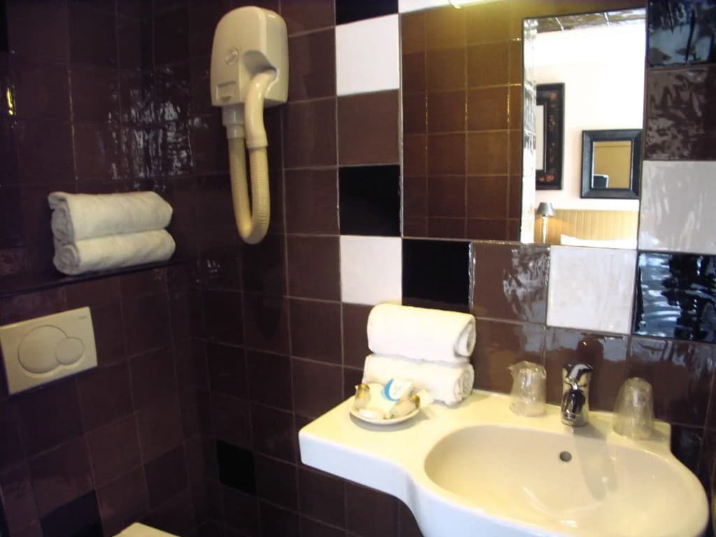 The Walled off Hotel Paris - photo 21
