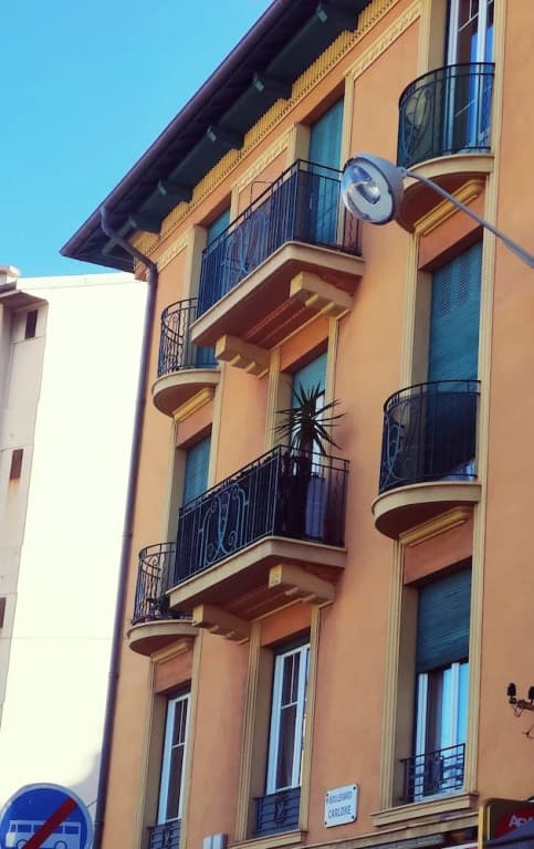 Carlone - main photo