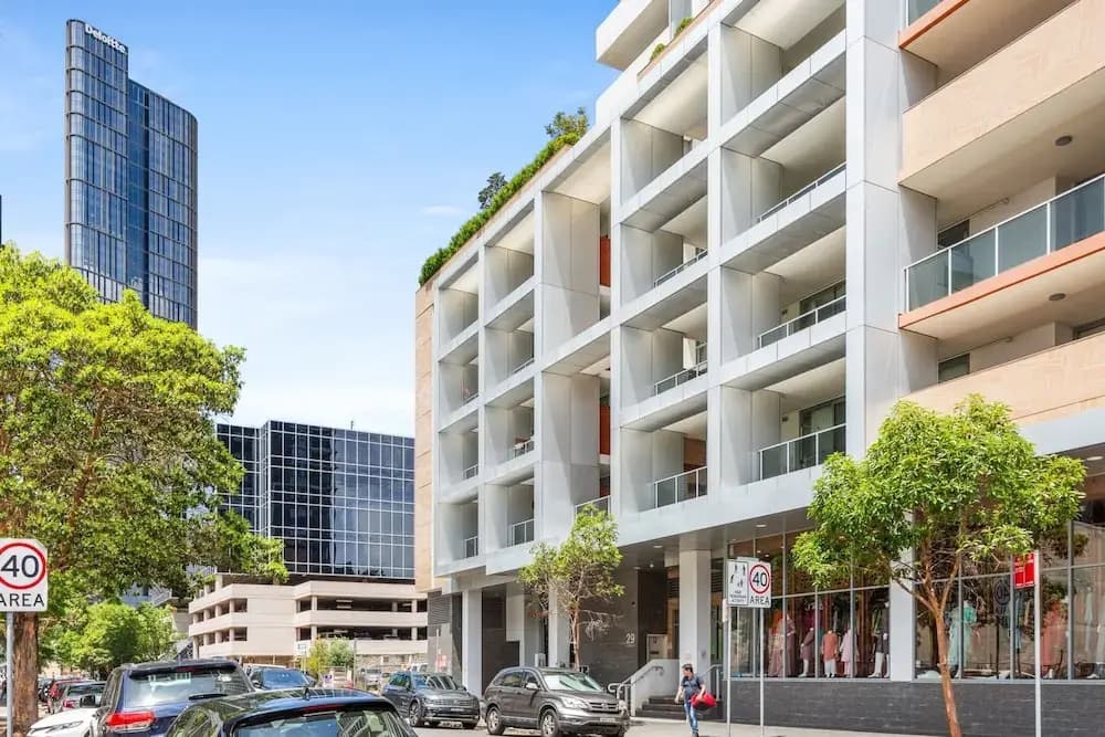 Central 2-bed With Parking & Stunning Views - photo 1