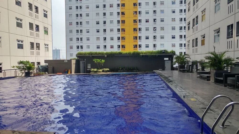 Scenic 2Br Green Pramuka City Apartment Near Mall - photo 9