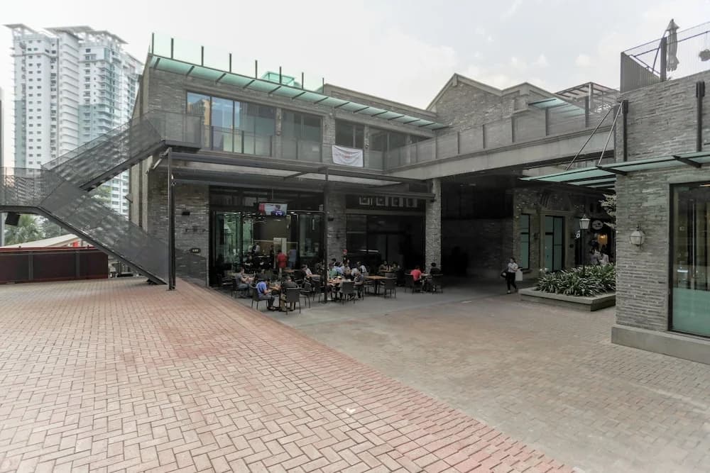 Luzzeri Suite Empire Damansara - photo 1