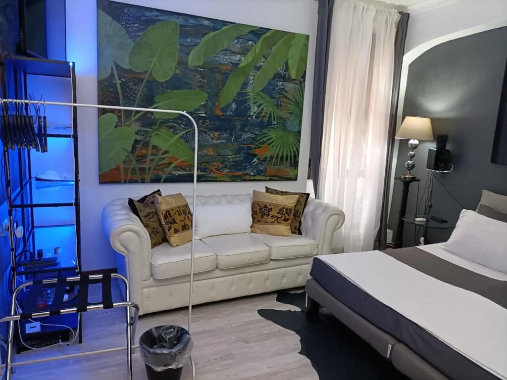 Spanish Steps bedroom - photo 3