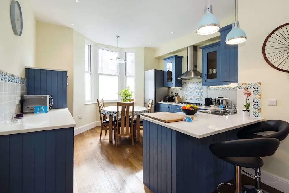 The Spacious Fulham Apartment - FOI - photo 20