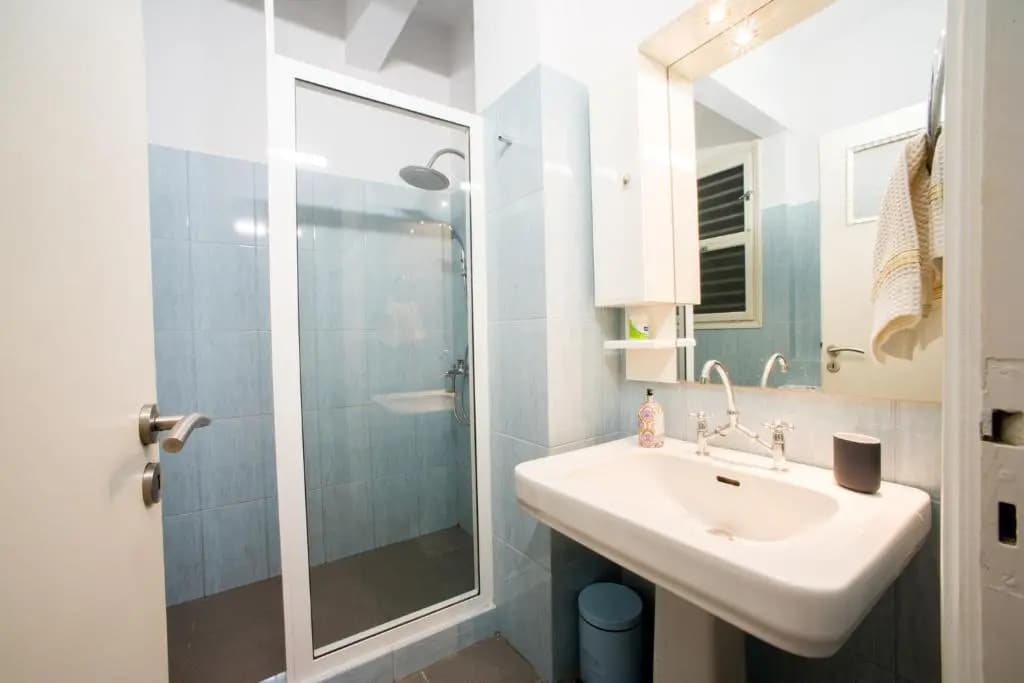 Central 5 Room Apartment - photo 7