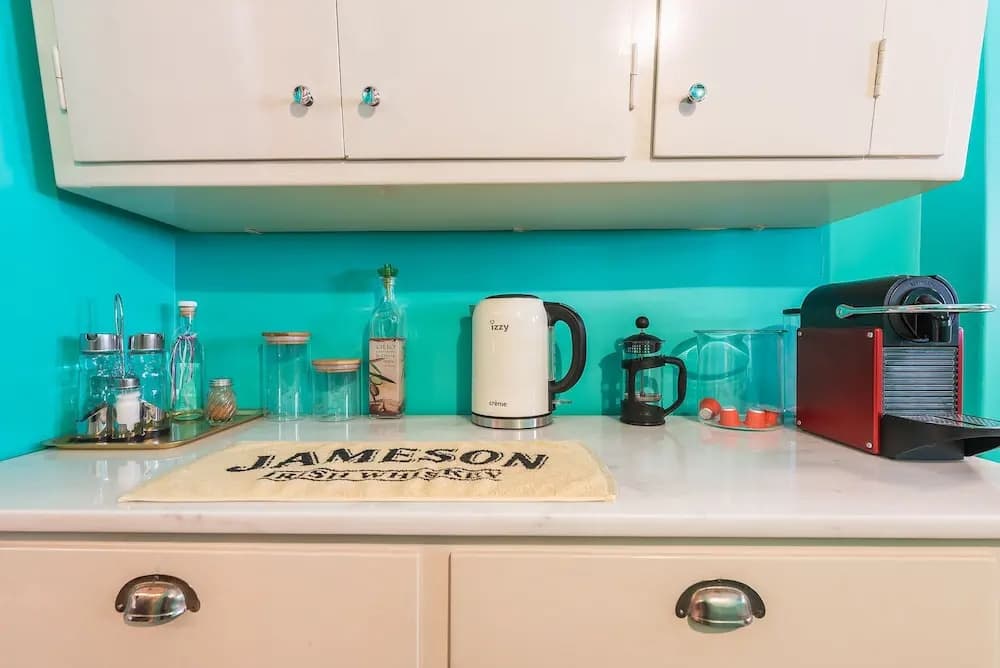 Bright 2 Bed Apartment by Cloudkeys - photo 14