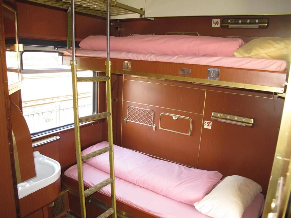 Train Lodge Amsterdam - Hostel - photo 2