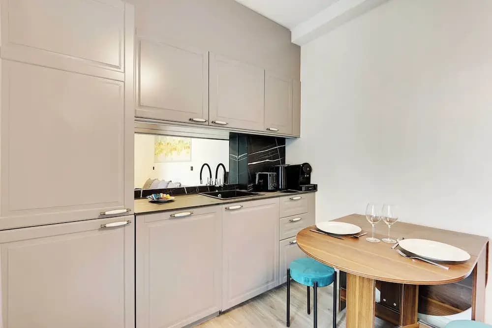 Modern Apartment With Balcony - 2br/6p- Roquette - photo 12