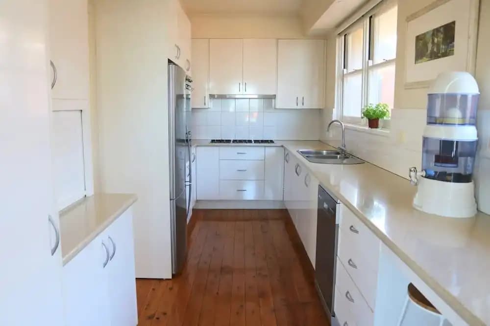 Spacious 4 Bedroom Seaside Gem - photo 20