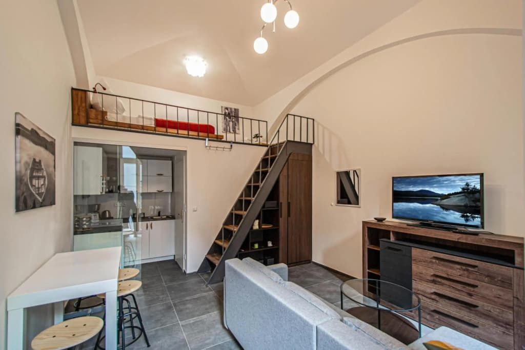Main train station apartment close to the the Main Square! - photo 2