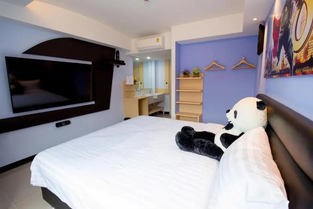 Lucky Panda Hotel - photo 2