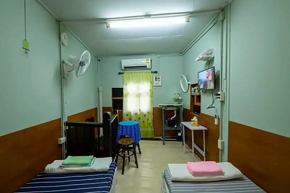Sip N' Camp - Hostel - photo 13