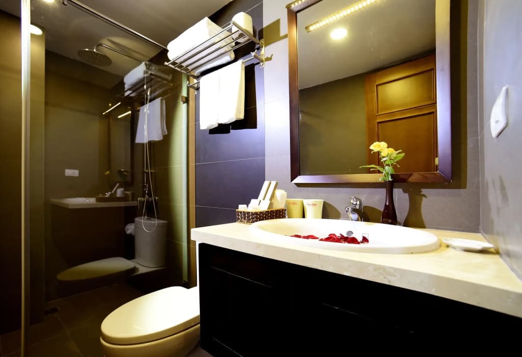 Centre Point Hanoi Hotel - photo 8