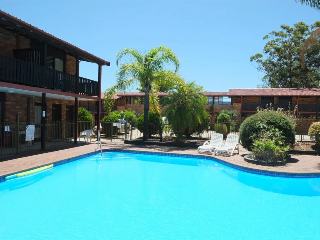 Maclin Lodge Motel - photo 12