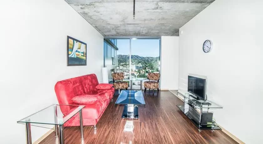 Hollywood Mirage Apartment - photo 5