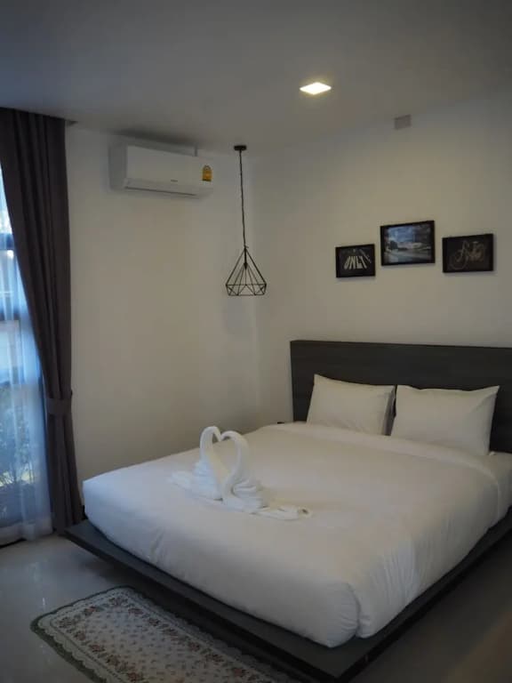 Sherloft Home and Hostel Private Room - photo 4