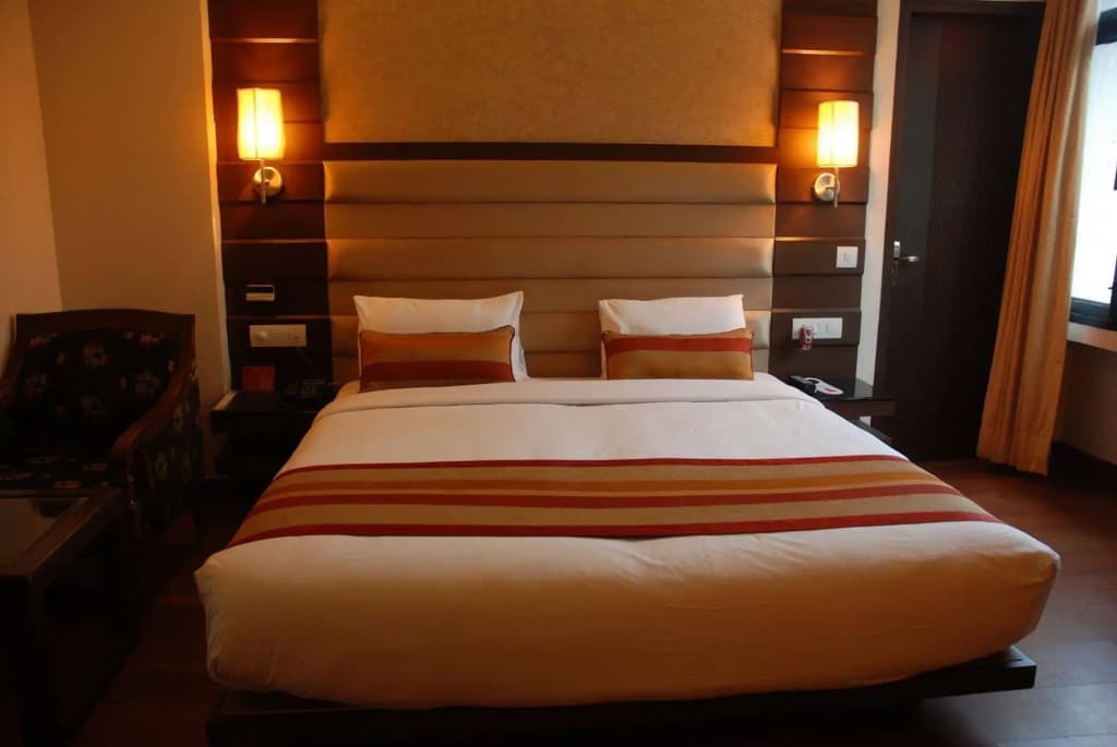 Hotel Metro Heights - photo 3